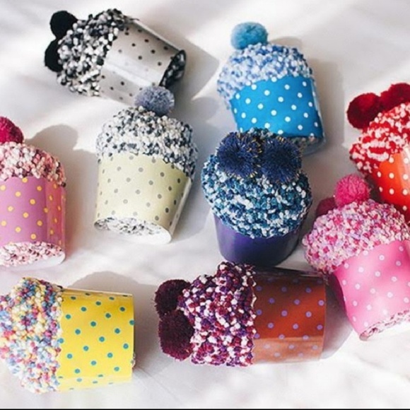 Fuzzy Cupcake Socks w/Ornamental Box - Picture 2 of 4